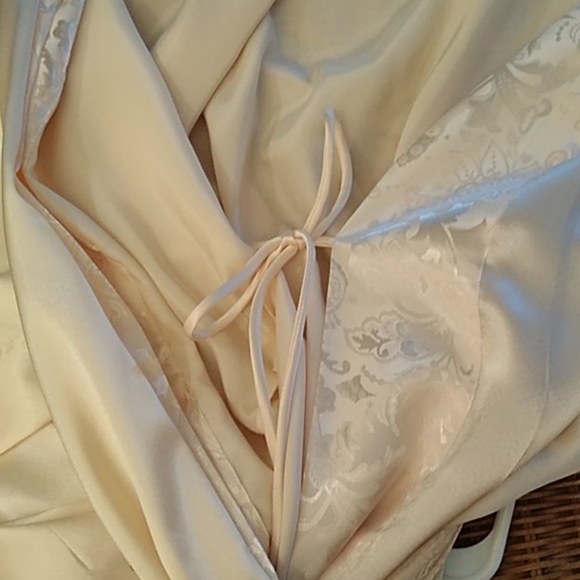 Victoria Secret 2pc-Robe & Baby Doll - Picture 10 of 11